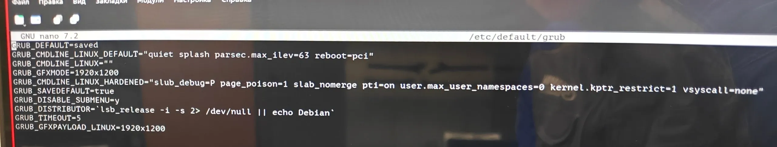 Пример добавления reboot=pci в GRUB_CMDLINE_LINUX_DEFAULT в редакторе nano